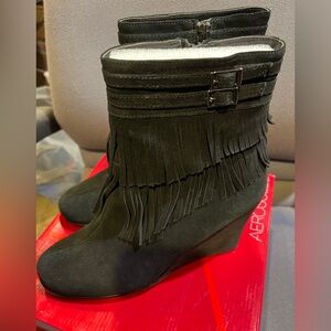 NEW Black fringe wedge boots